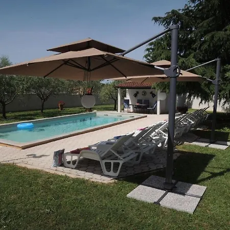 Διαμέρισμα In Vrvari Mit Grossem Gemeinschaftlichem Pool Πόρετς