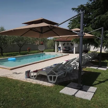In Vrvari Mit Grossem Gemeinschaftlichem Pool Διαμέρισμα Πόρετς