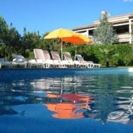 In Vrvari Mit Grossem Gemeinschaftlichem Pool Daire