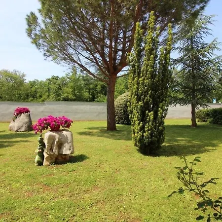 Apartament In Vrvari Mit Grossem Gemeinschaftlichem Pool *
